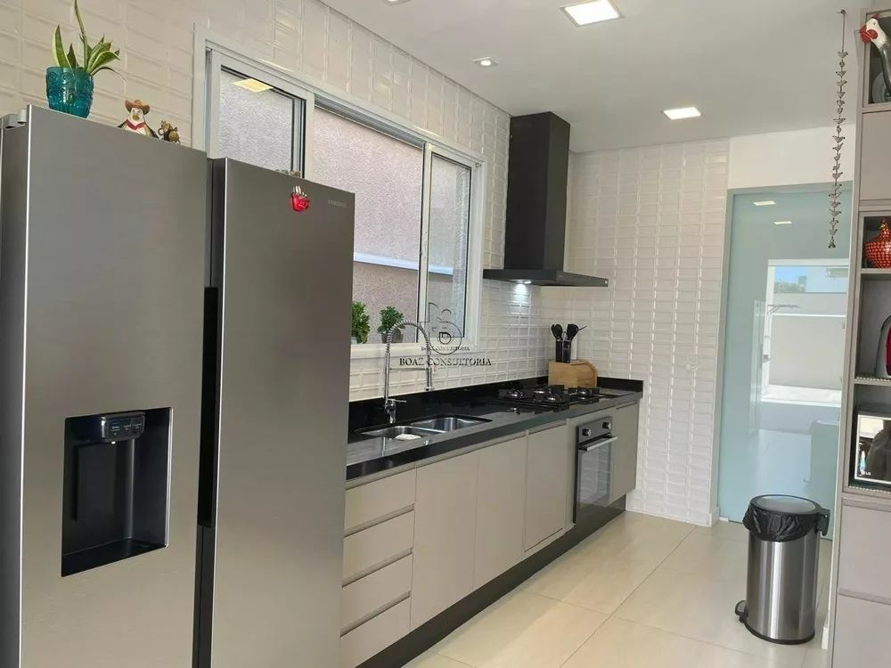 Casa, 4 quartos, 252 m² - Foto 1