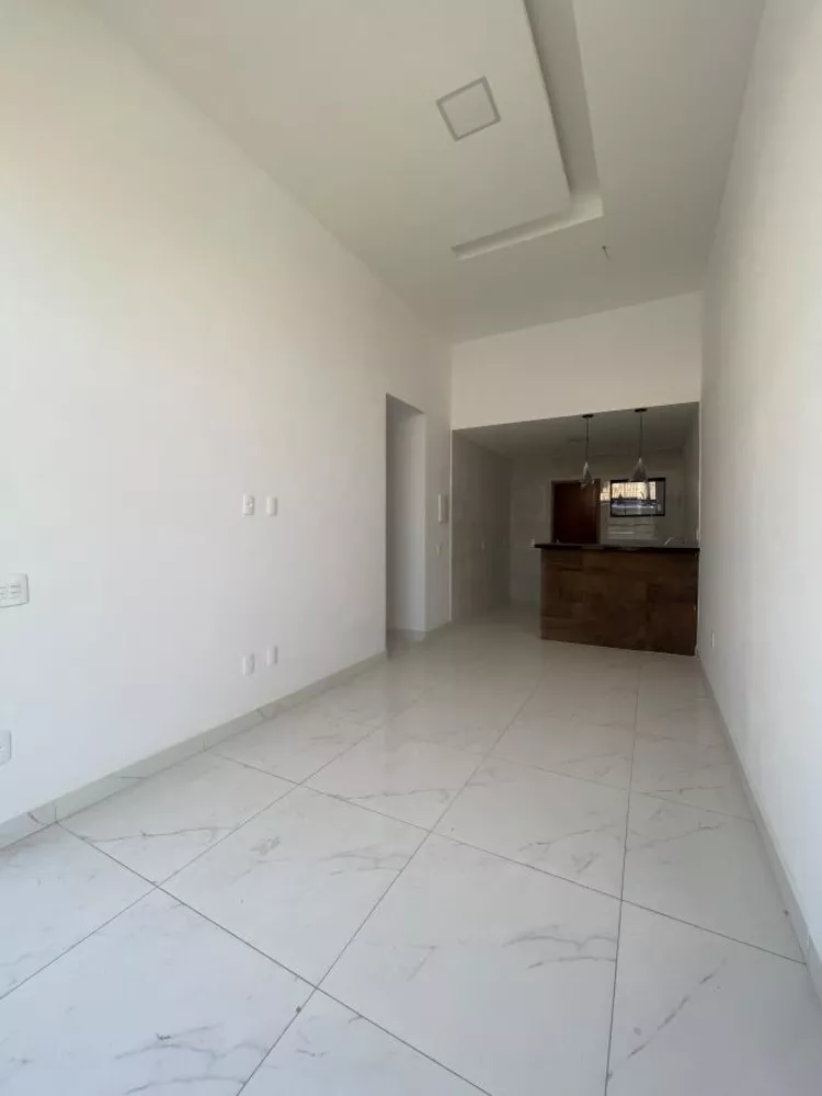 Casa à venda com 2 quartos, 200m² - Foto 2