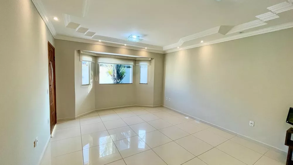 Casa à venda com 3 quartos, 300m² - Foto 4