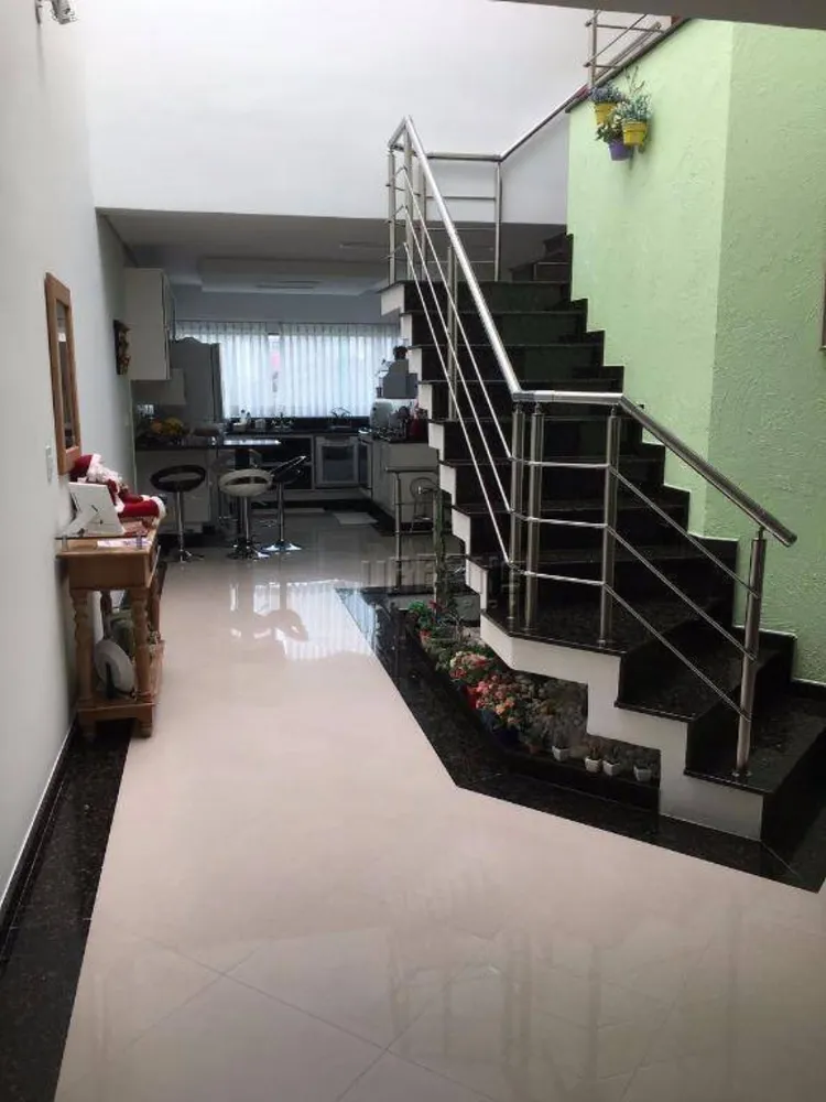 Sobrado, 3 quartos, 251 m² - Foto 1