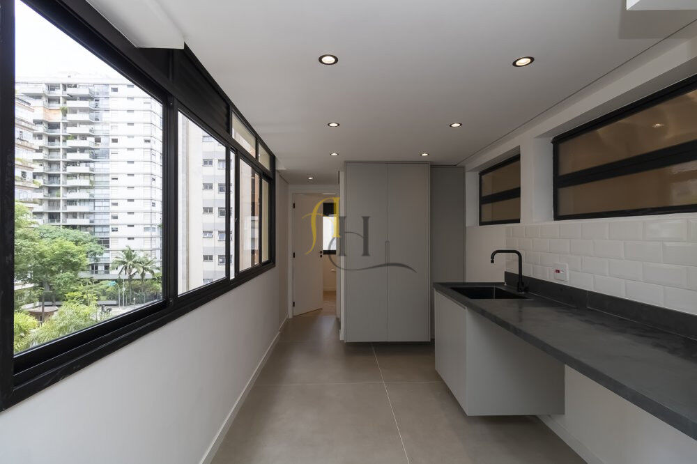 Apartamento, 3 quartos, 220 m² - Foto 2