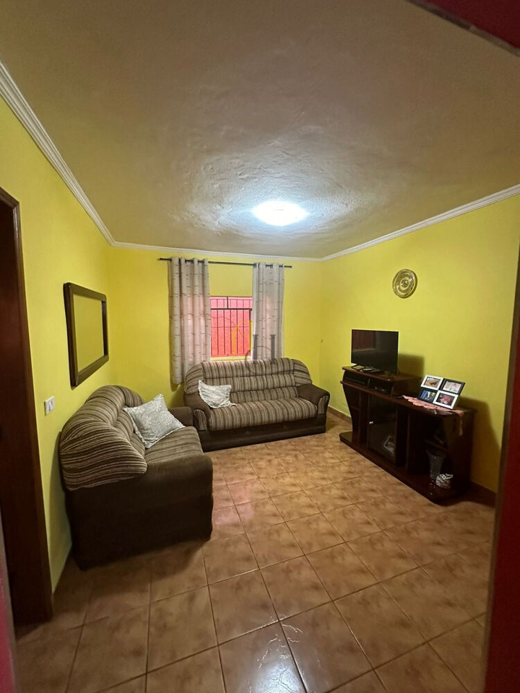 Casa à venda com 3 quartos, 196m² - Foto 1