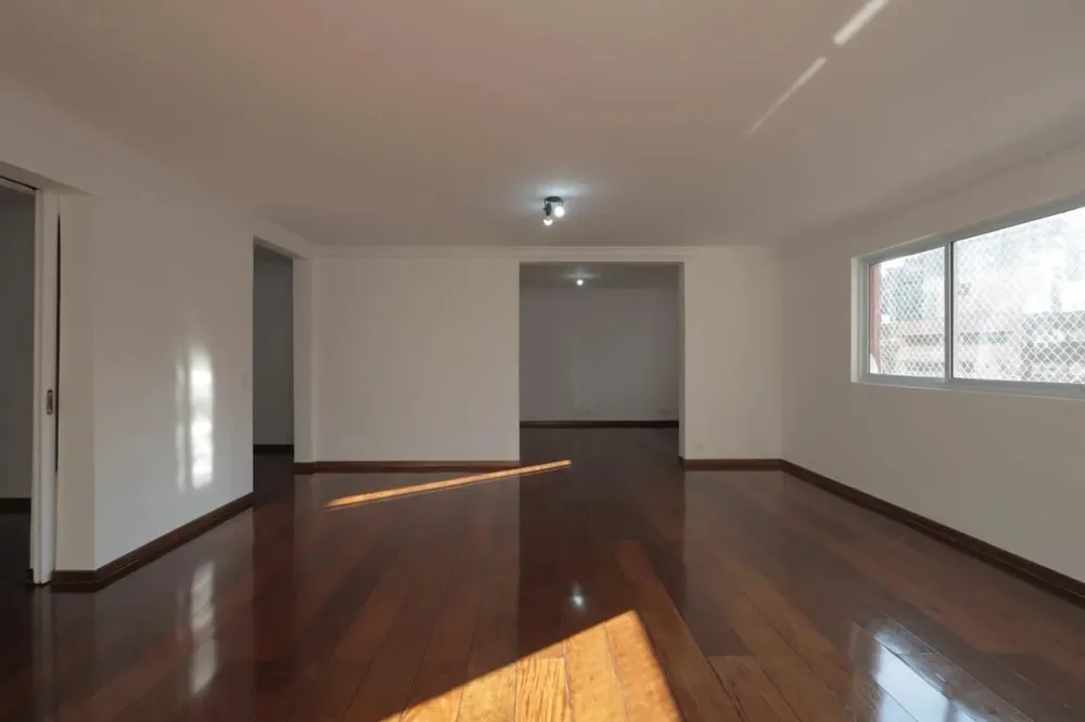 Apartamento, 3 quartos, 240 m² - Foto 1