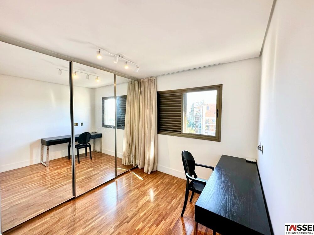 Cobertura, 3 quartos, 223 m² - Foto 4
