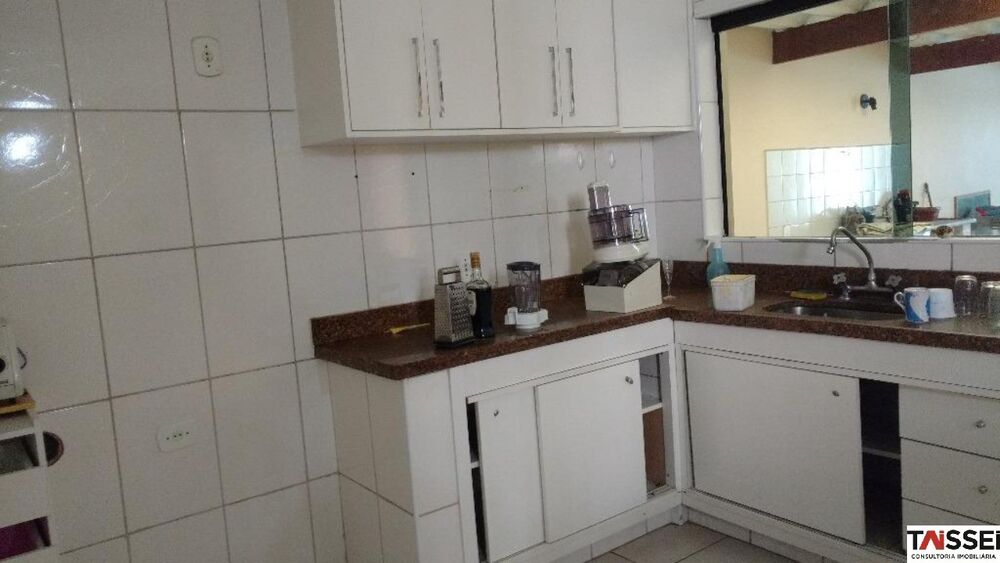 Casa à venda com 3 quartos, 200m² - Foto 4