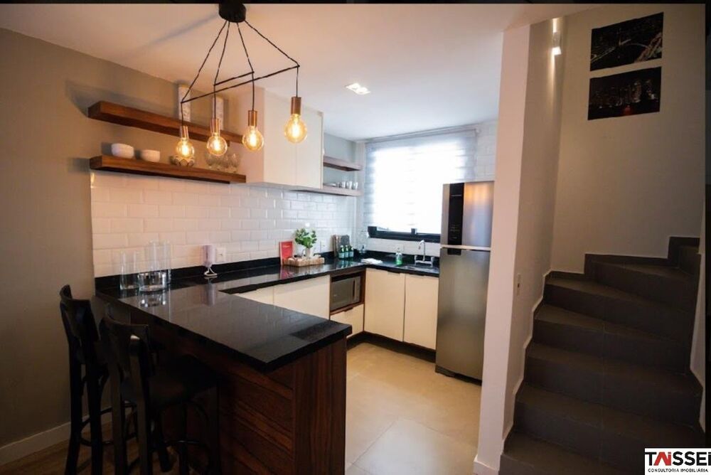 Casa à venda com 2 quartos, 115m² - Foto 2
