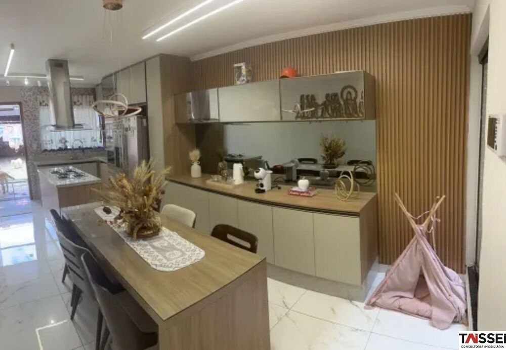 Casa, 3 quartos, 180 m² - Foto 1