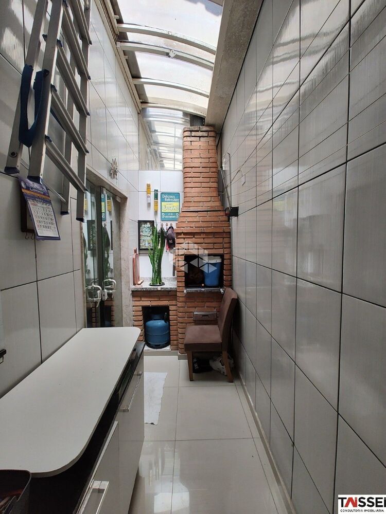 Casa à venda com 2 quartos, 70m² - Foto 2