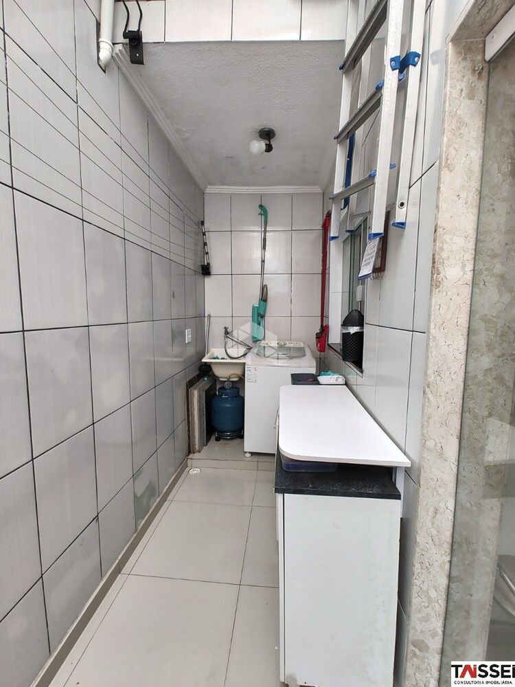 Casa à venda com 2 quartos, 70m² - Foto 1