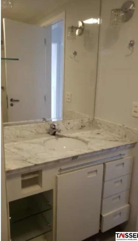 Apartamento à venda com 3 quartos, 75m² - Foto 1