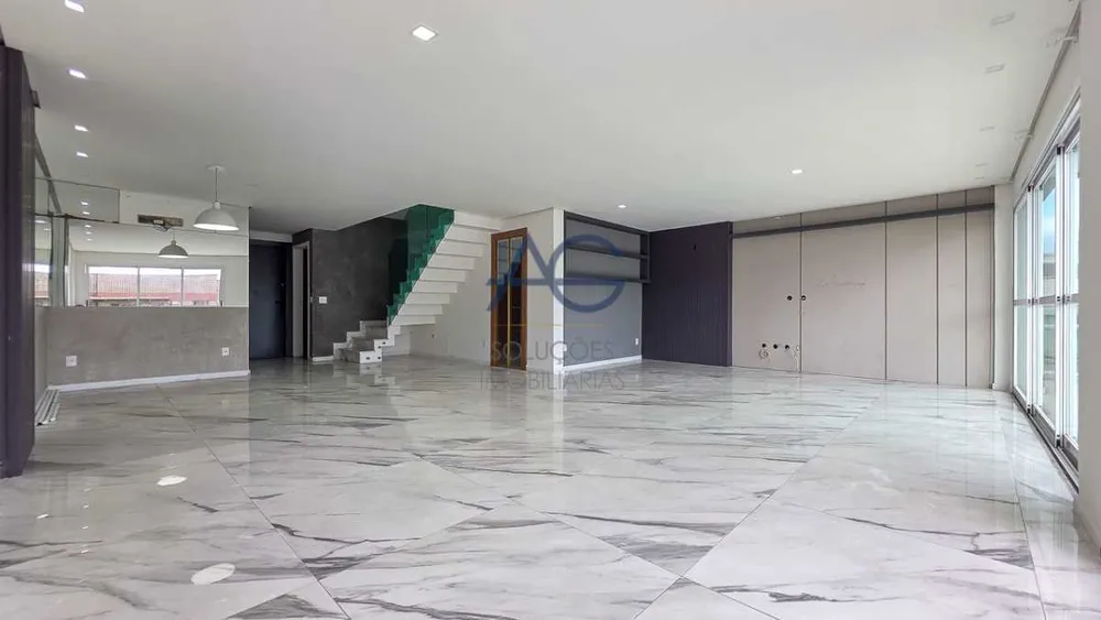 Cobertura, 3 quartos, 210 m² - Foto 2