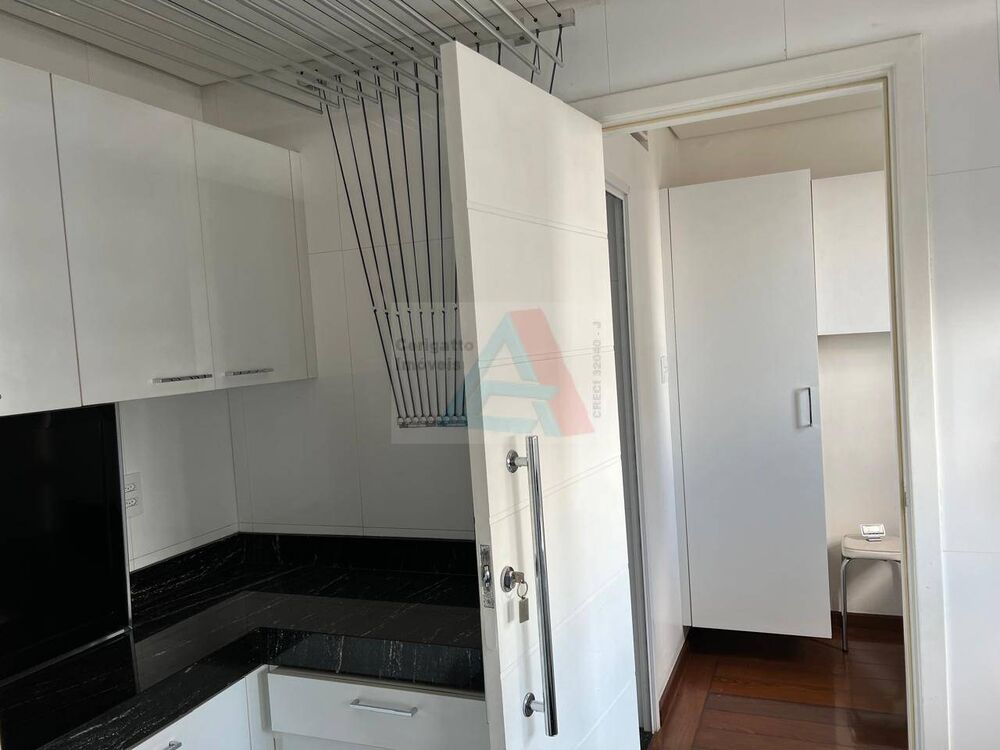 Apartamento à venda com 3 quartos, 227m² - Foto 3
