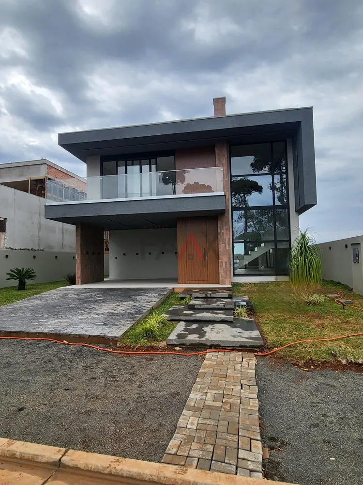 Sobrado, 3 quartos, 320 m² - Foto 1