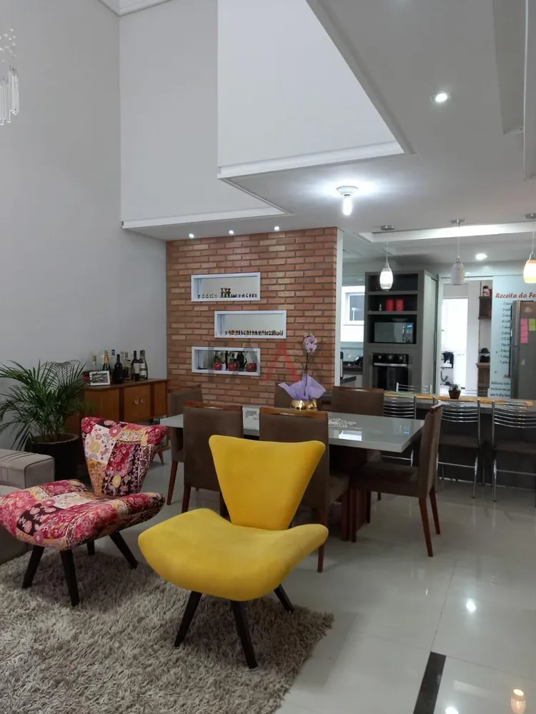 Sobrado, 3 quartos, 243 m² - Foto 1