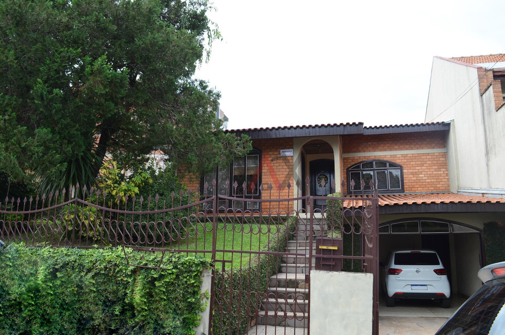 Casa à venda com 3 quartos, 146m² - Foto 1