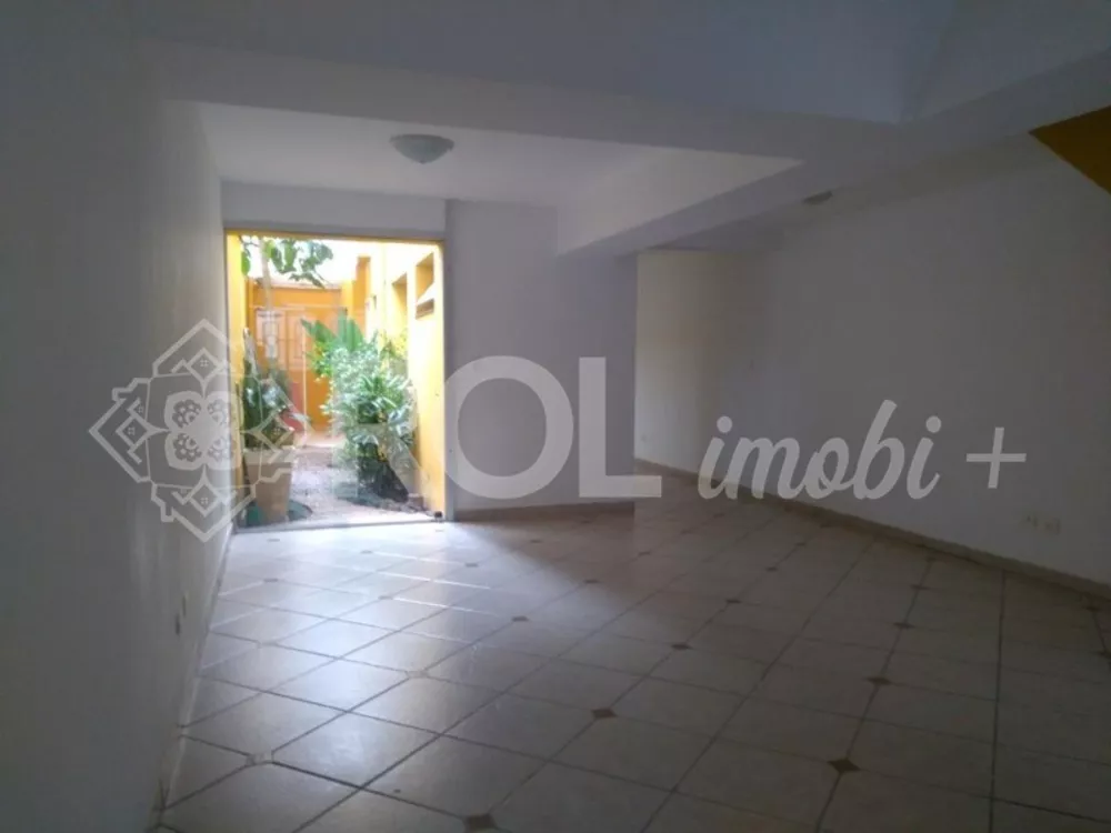 Casa à venda com 3 quartos, 150m² - Foto 1