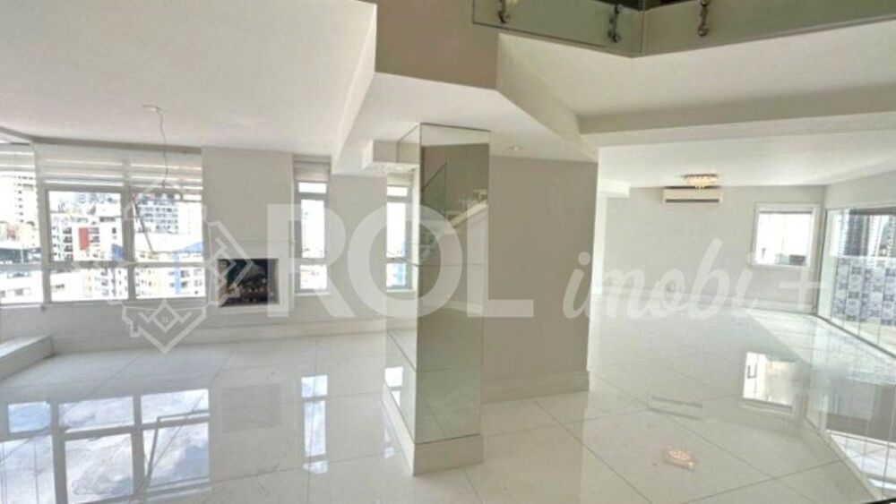 Cobertura à venda e aluguel com 3 quartos, 250m² - Foto 1