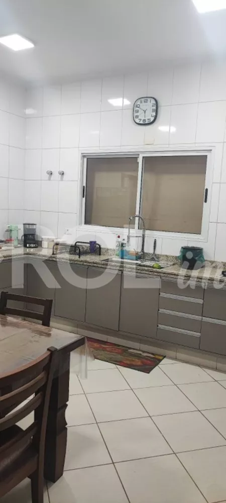 Casa à venda com 3 quartos, 219m² - Foto 22