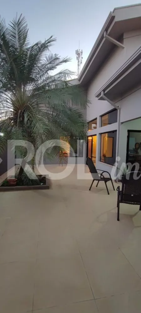 Casa à venda com 3 quartos, 219m² - Foto 3