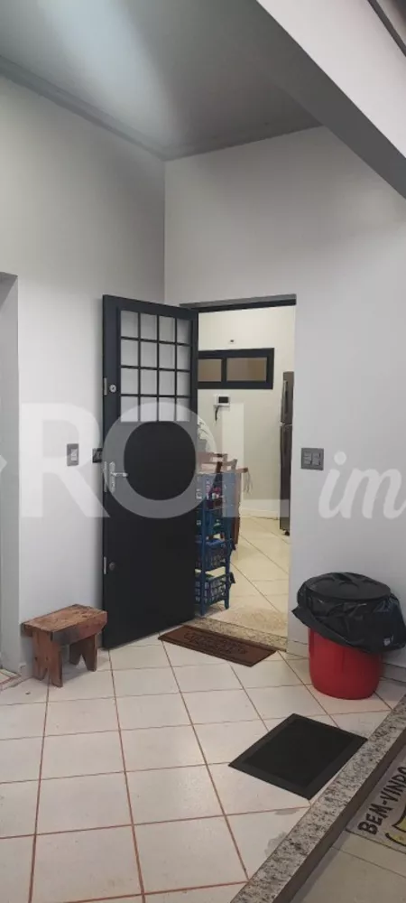 Casa à venda com 3 quartos, 219m² - Foto 24