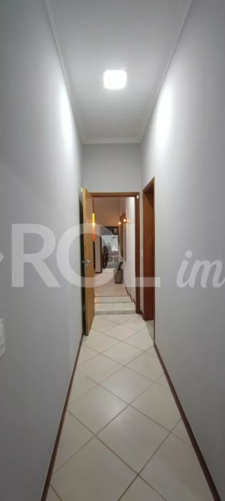 Casa à venda com 3 quartos, 219m² - Foto 14