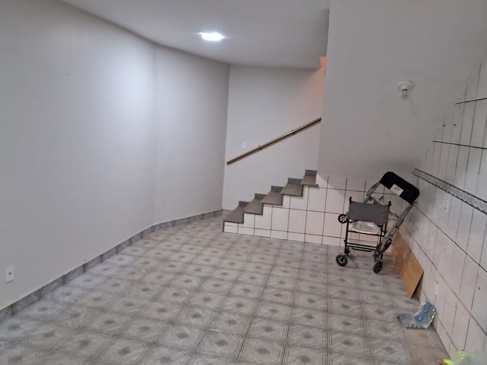 Casa à venda e aluguel com 4 quartos, 150m² - Foto 2