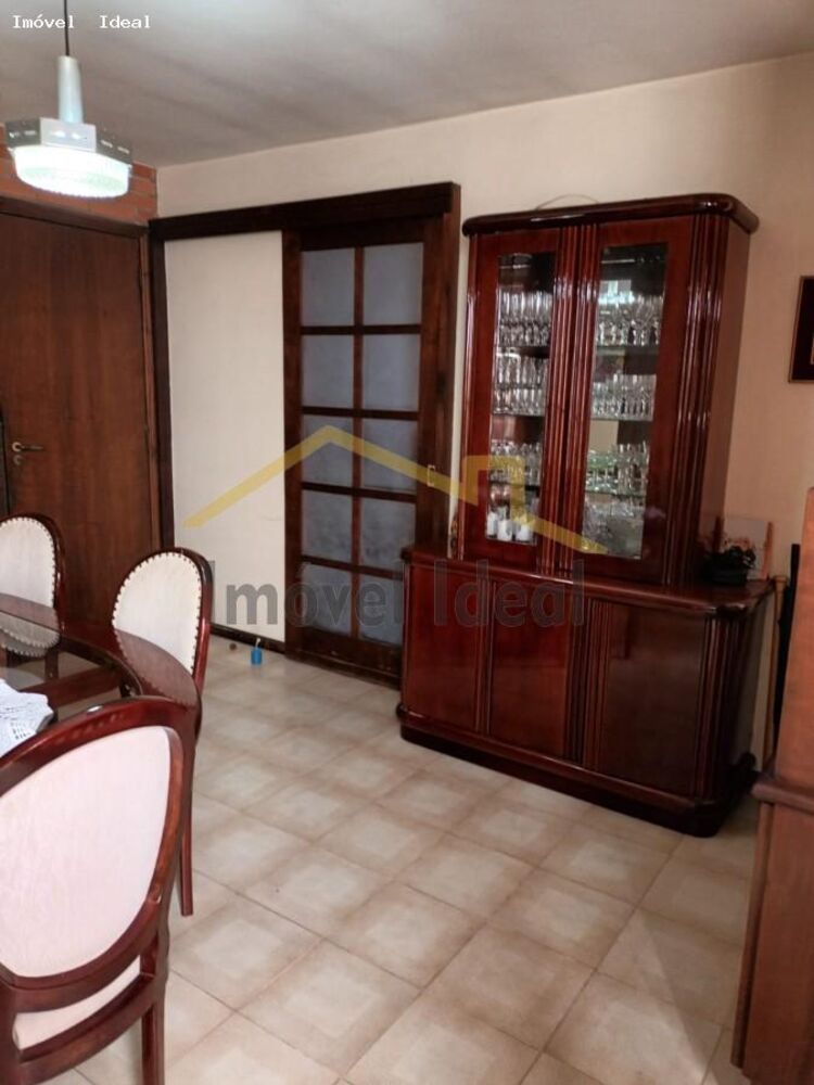 Casa à venda com 3 quartos, 207m² - Foto 1