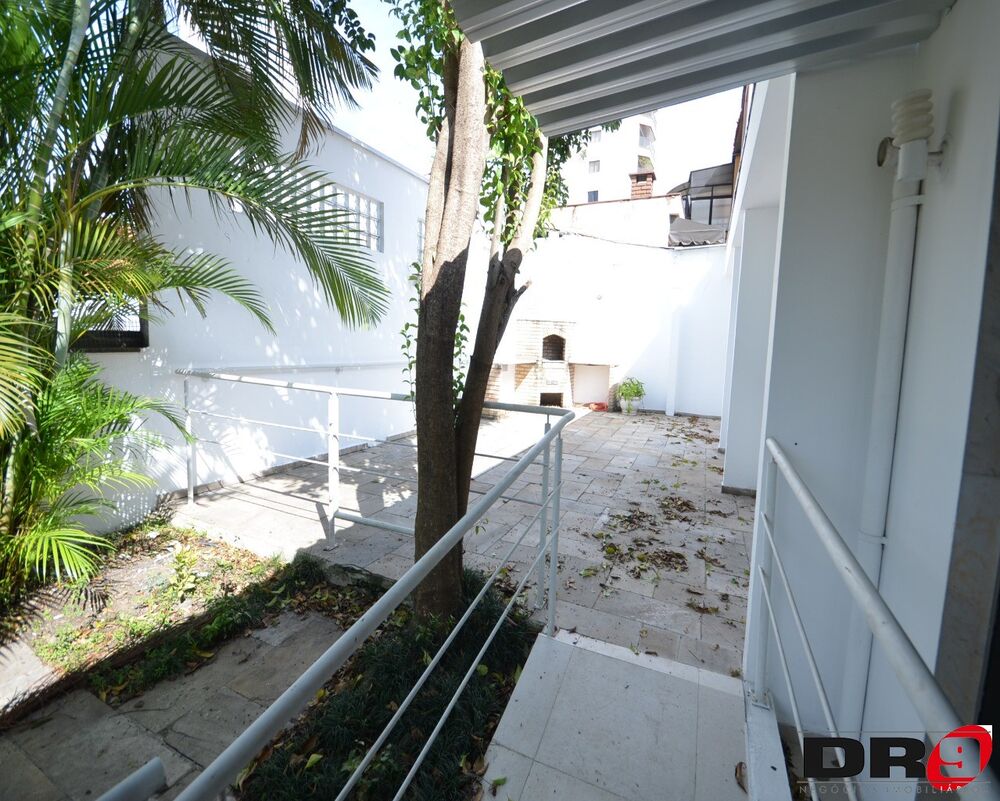 Casa à venda e aluguel com 3 quartos, 210m² - Foto 9