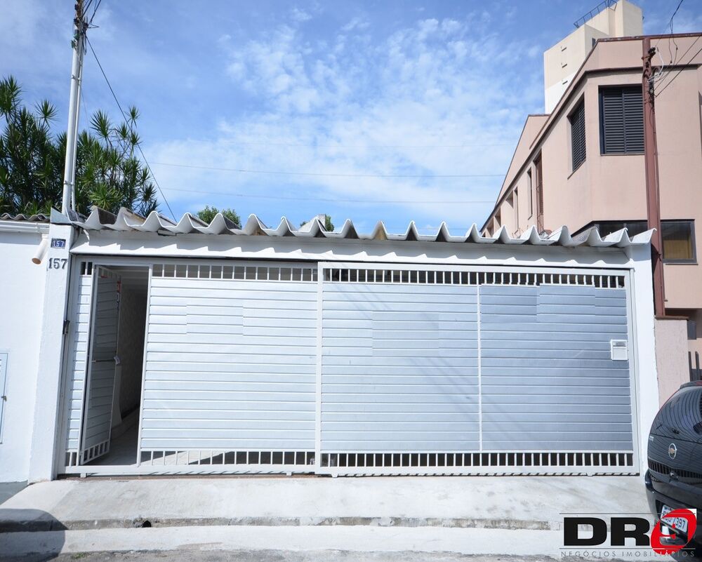 Casa à venda e aluguel com 3 quartos, 210m² - Foto 2