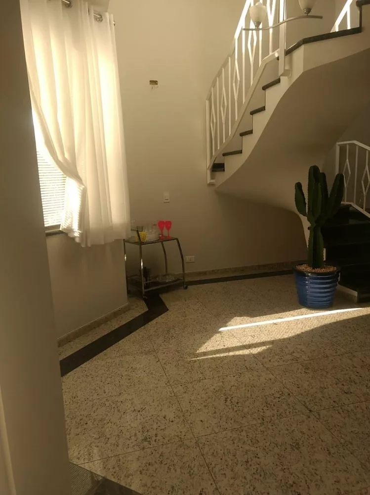 Casa de Condomínio à venda com 3 quartos, 210m² - Foto 4