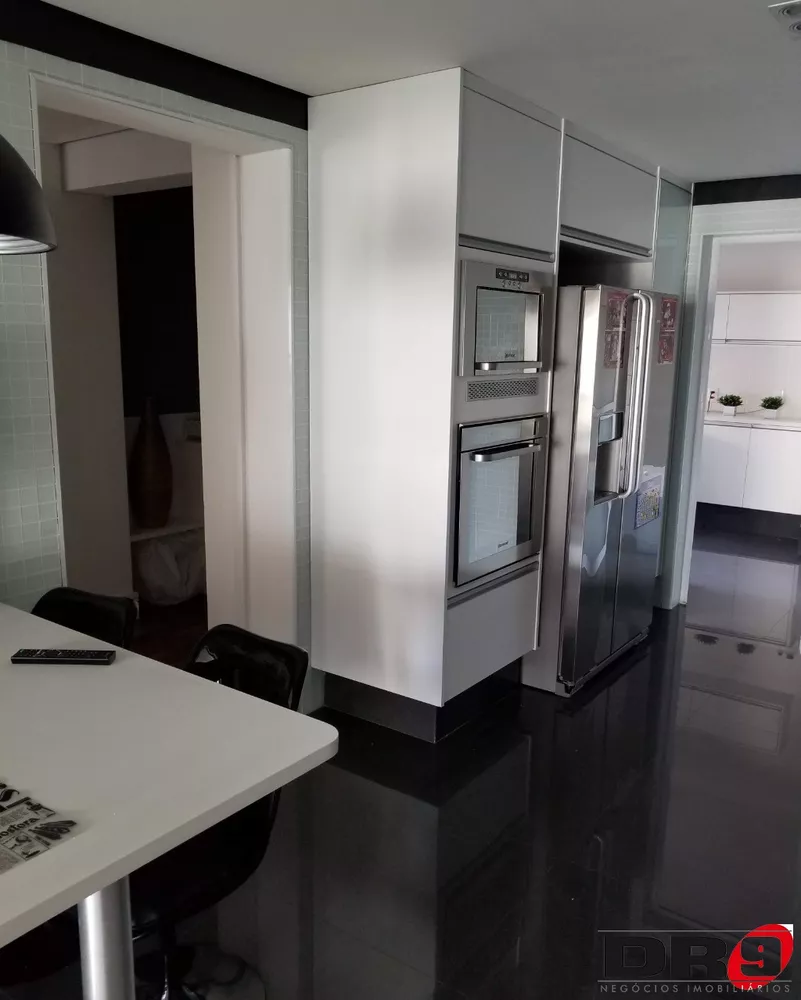 Apartamento à venda com 3 quartos, 210m² - Foto 9