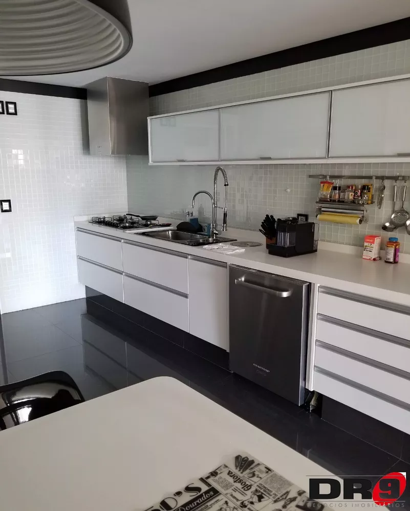 Apartamento à venda com 3 quartos, 210m² - Foto 8