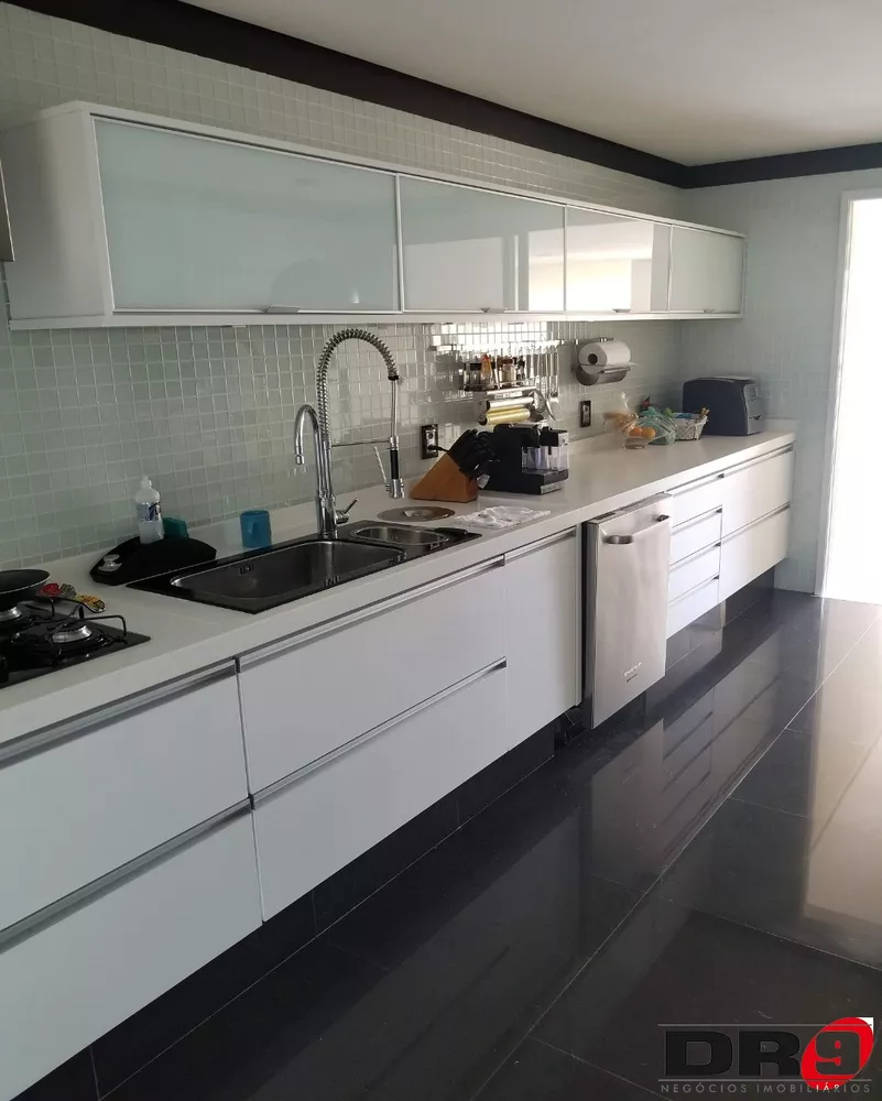 Apartamento à venda com 3 quartos, 210m² - Foto 6