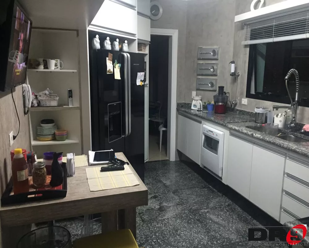 Apartamento à venda com 3 quartos, 225m² - Foto 3