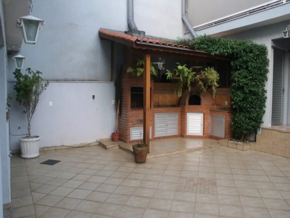 Casa à venda com 3 quartos, 275m² - Foto 1