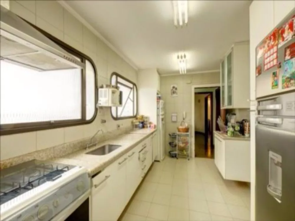 Apartamento à venda com 3 quartos, 200m² - Foto 3