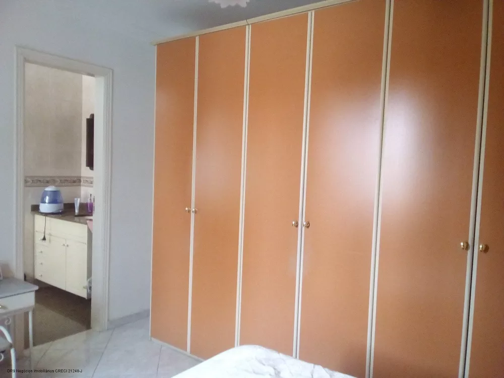 Casa à venda com 3 quartos, 210m² - Foto 3