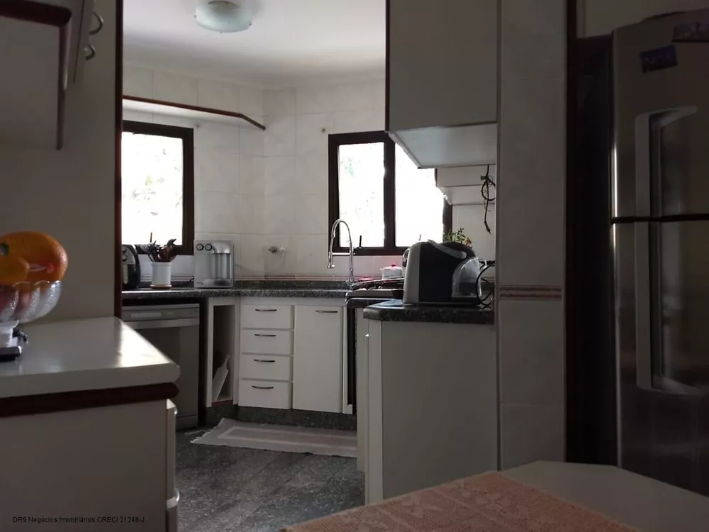 Apartamento à venda com 3 quartos, 185m² - Foto 4