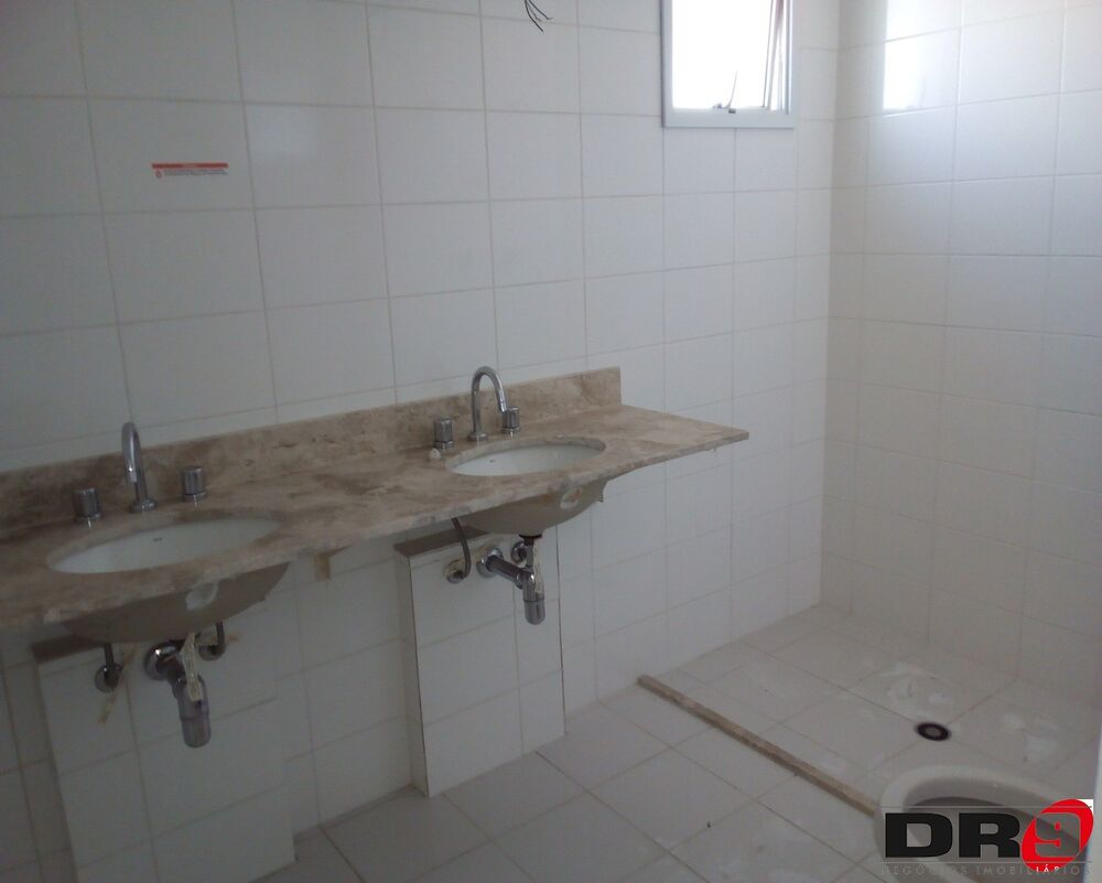 Apartamento à venda com 3 quartos, 210m² - Foto 3