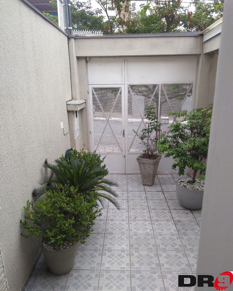 Casa à venda com 3 quartos, 180m² - Foto 1