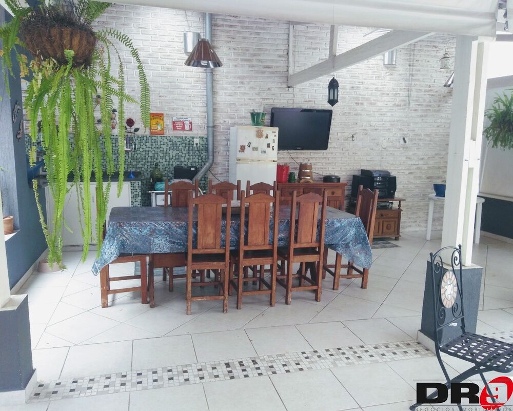 Casa à venda com 3 quartos, 180m² - Foto 8