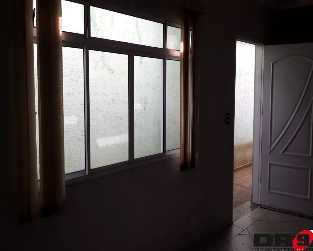 Casa à venda e aluguel com 3 quartos, 250m² - Foto 4