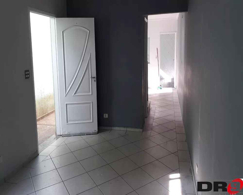 Casa à venda e aluguel com 3 quartos, 250m² - Foto 3