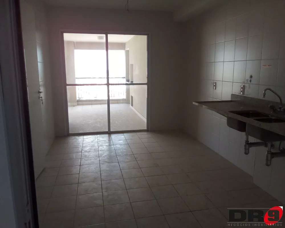 Apartamento à venda com 3 quartos, 210m² - Foto 4