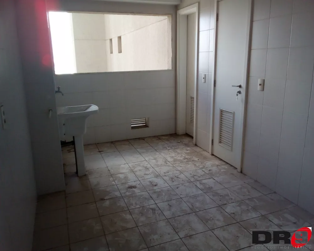 Apartamento à venda com 3 quartos, 210m² - Foto 6