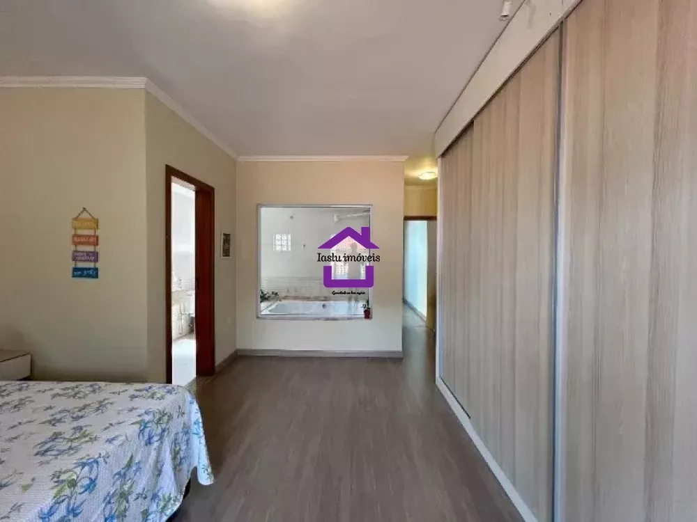 Sobrado, 3 quartos, 247 m² - Foto 1