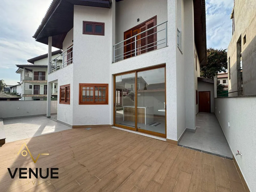 Sobrado, 4 quartos, 300 m² - Foto 1