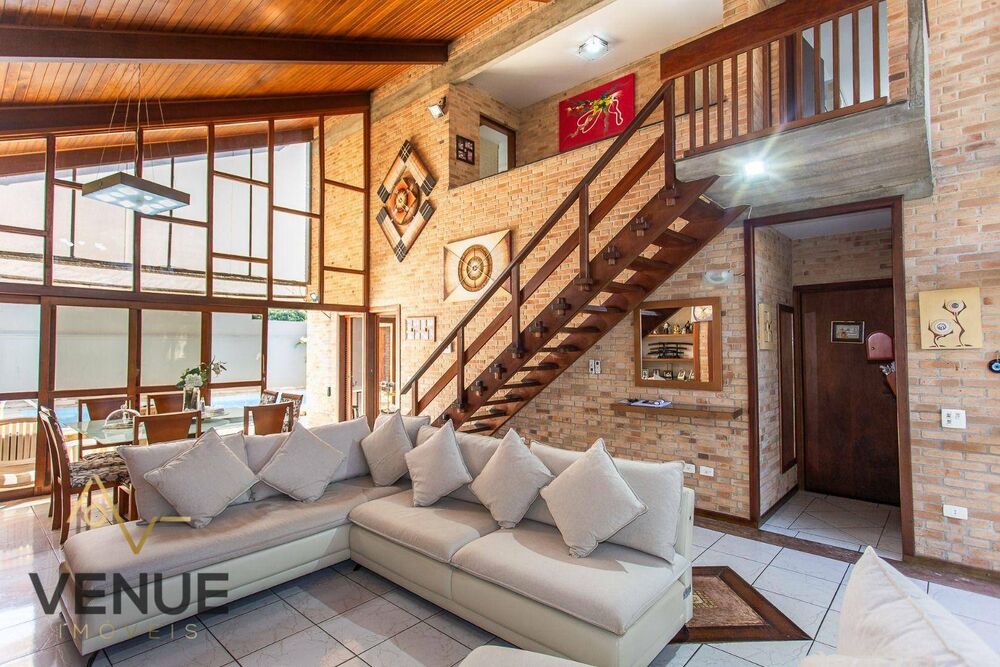 Casa à venda com 5 quartos, 229m² - Foto 1