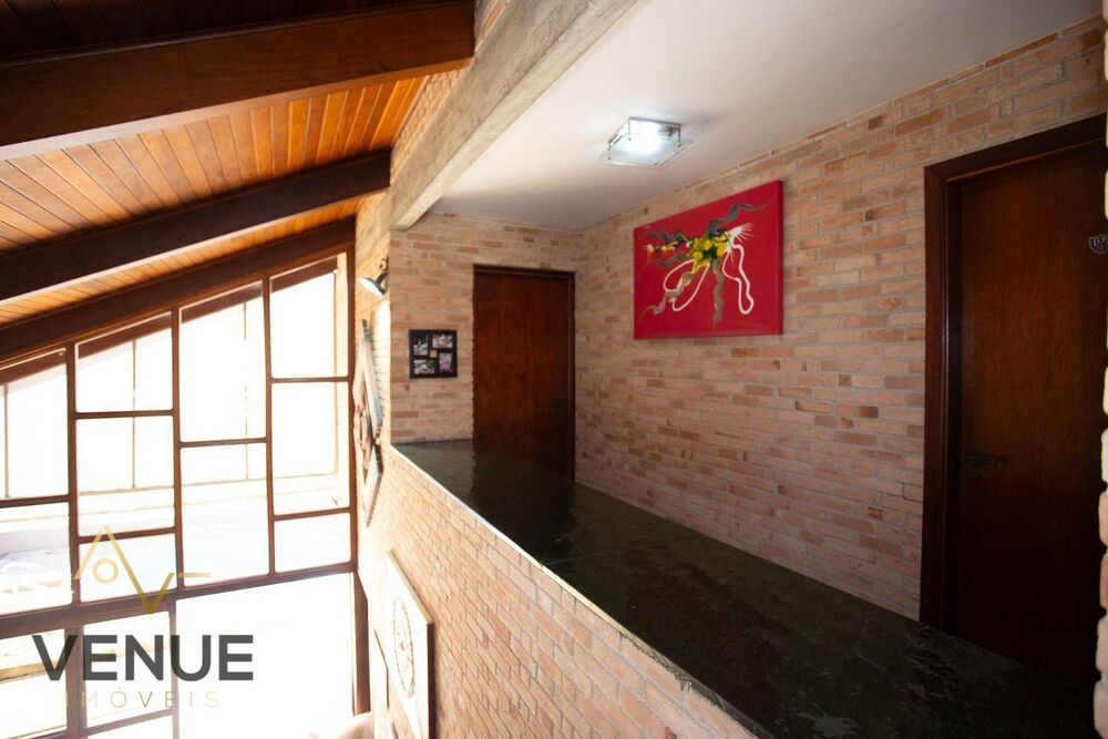 Casa à venda com 5 quartos, 229m² - Foto 4