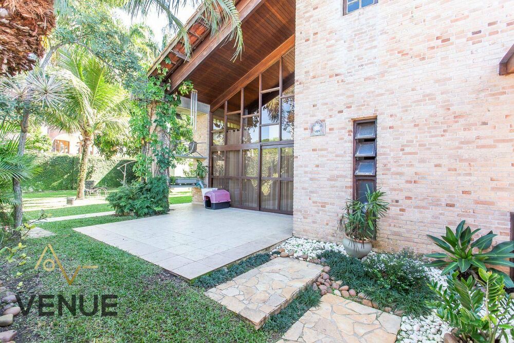 Casa à venda com 5 quartos, 229m² - Foto 2